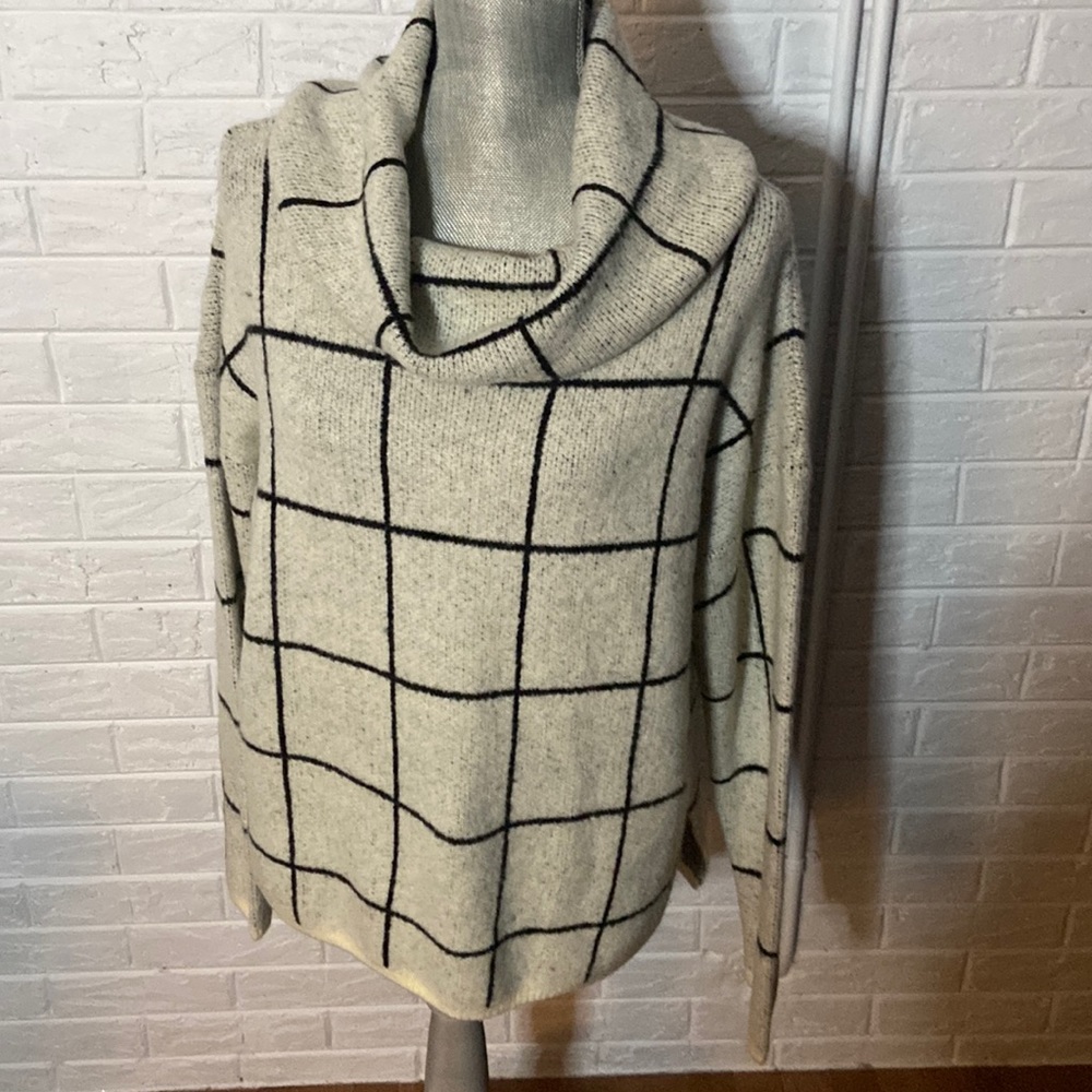 Lumiere cowl neck sweater sz M